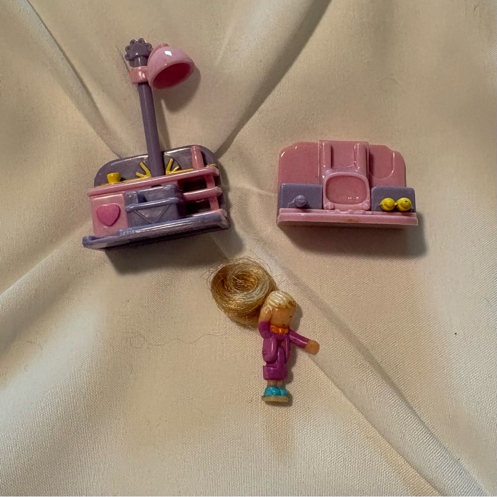 Polly Pocket Comb N Curl Salon 1995 by Blue Bird, Near Complete